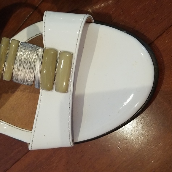 Comfortable sandles. - Picture 5 of 7